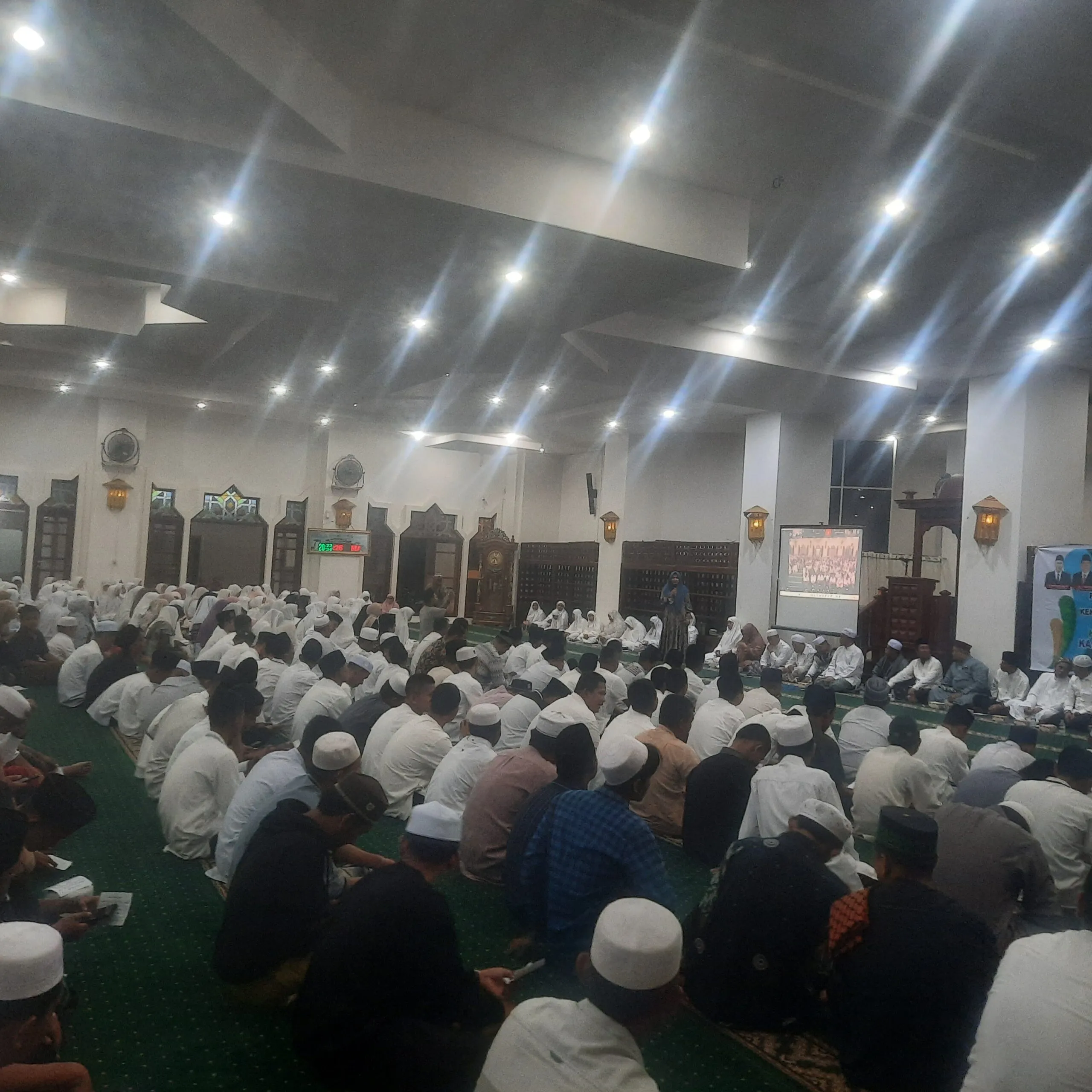 Dipenuhi Jamaah di Masjid Agung Panyabungan Baca Shalawat Nariyah