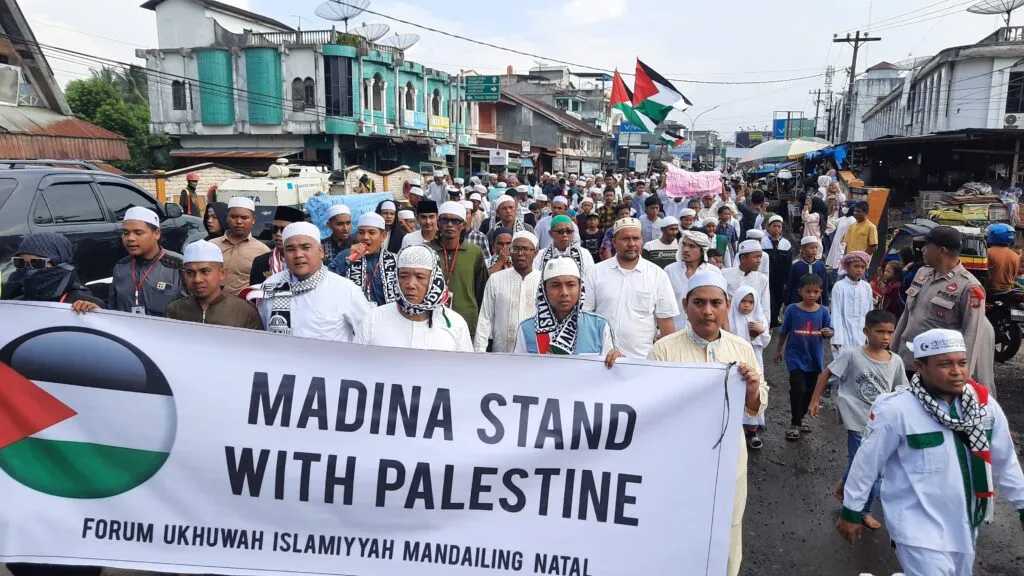 Ketua DPRD Madina Lepas Longmarch Ribuan Massa Aksi Bela Palestina