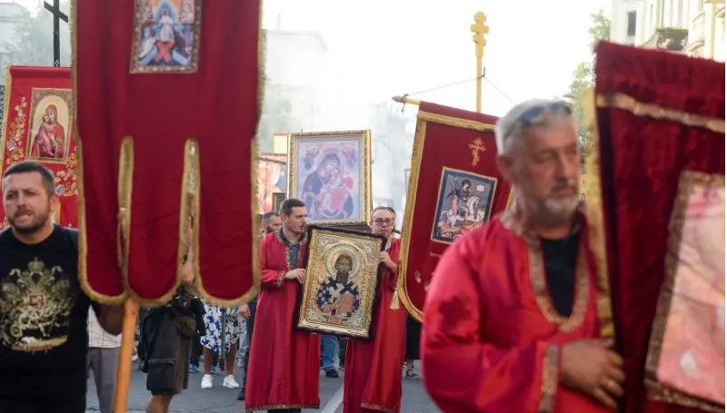Rencana Parade LGBT Di Serbia Diprotes Ribuan Orang