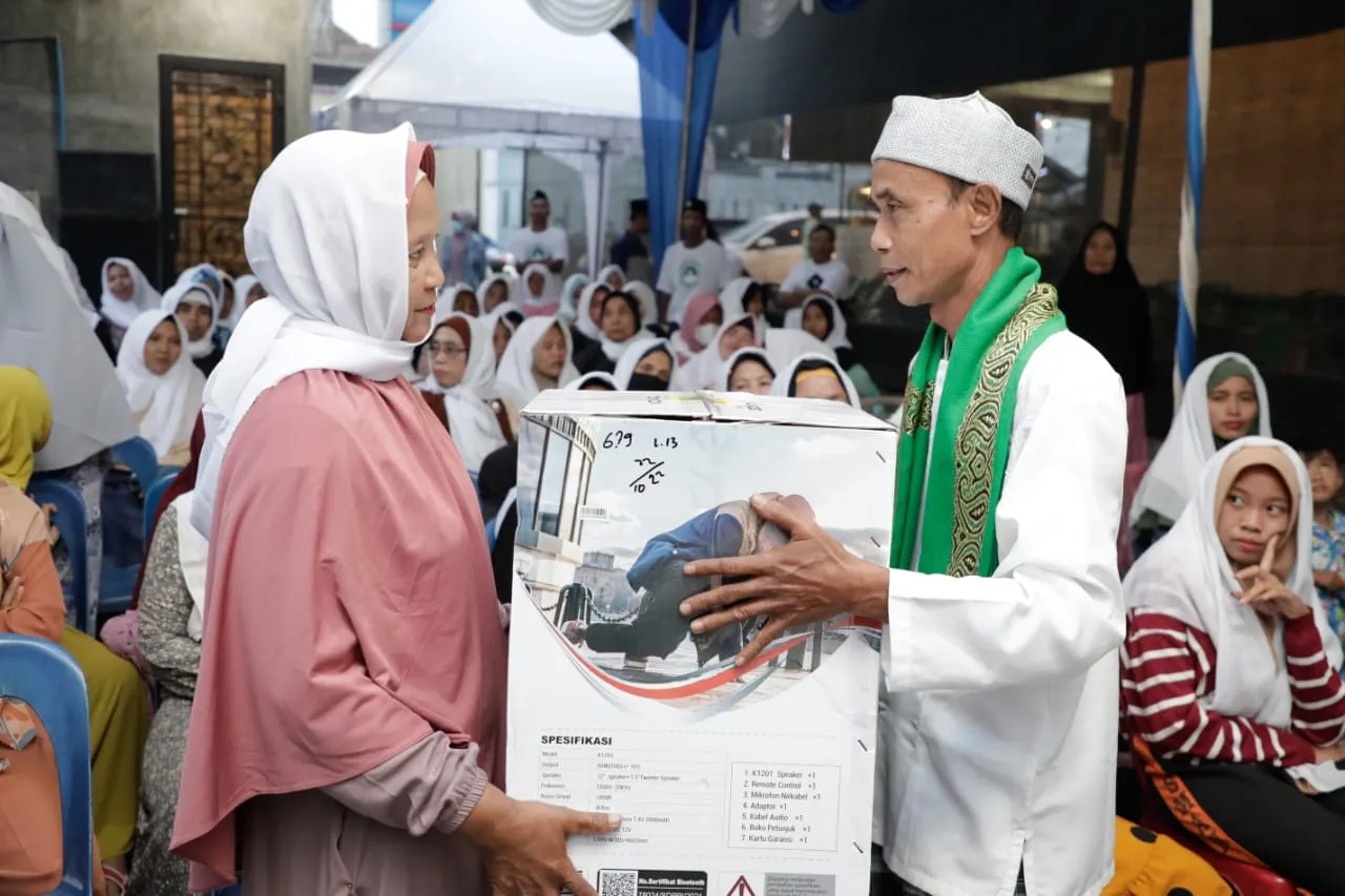 Ngabuburit Berkah Ala TGS Ganjar Sumut, Bagi-bagi Takjil Bersama Majelis Taklim Deli Serdang