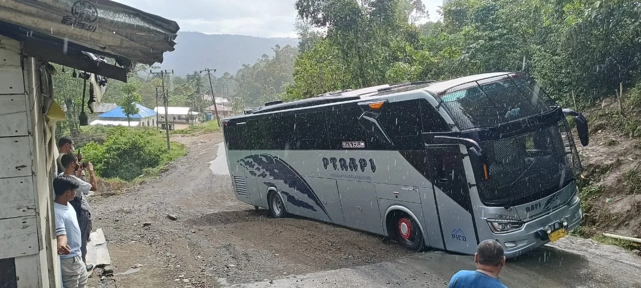Pemerintah Pusat Diminta Tangani Kerusakan Jalan Batu Jomba
