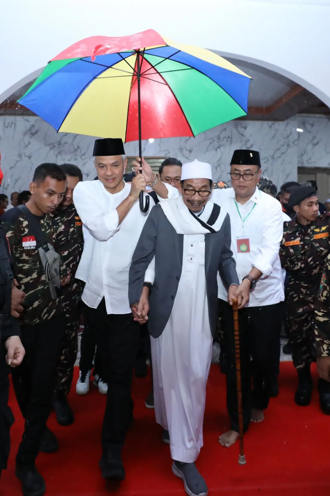 Disambut Hangat, Ganjar Ikut Nari Tor-Tor Bareng Santri Ponpes Al Kautsar Al Akbar Medan