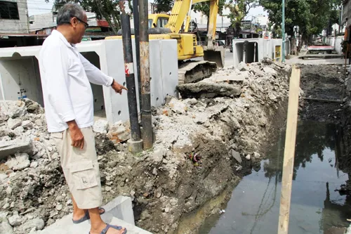 Pengerjaan Drainase Resahkan Warga