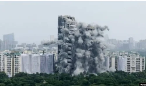 Gedung Pencakar Langit Raksasa India Dihancurkan