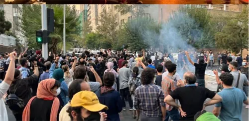 Warga Iran Protes Kematian Mahsa Amini