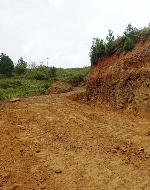 Lamhot Sinaga Soroti Kondisi Jalan Di  Janjiraja  Dan Holbung Samosir