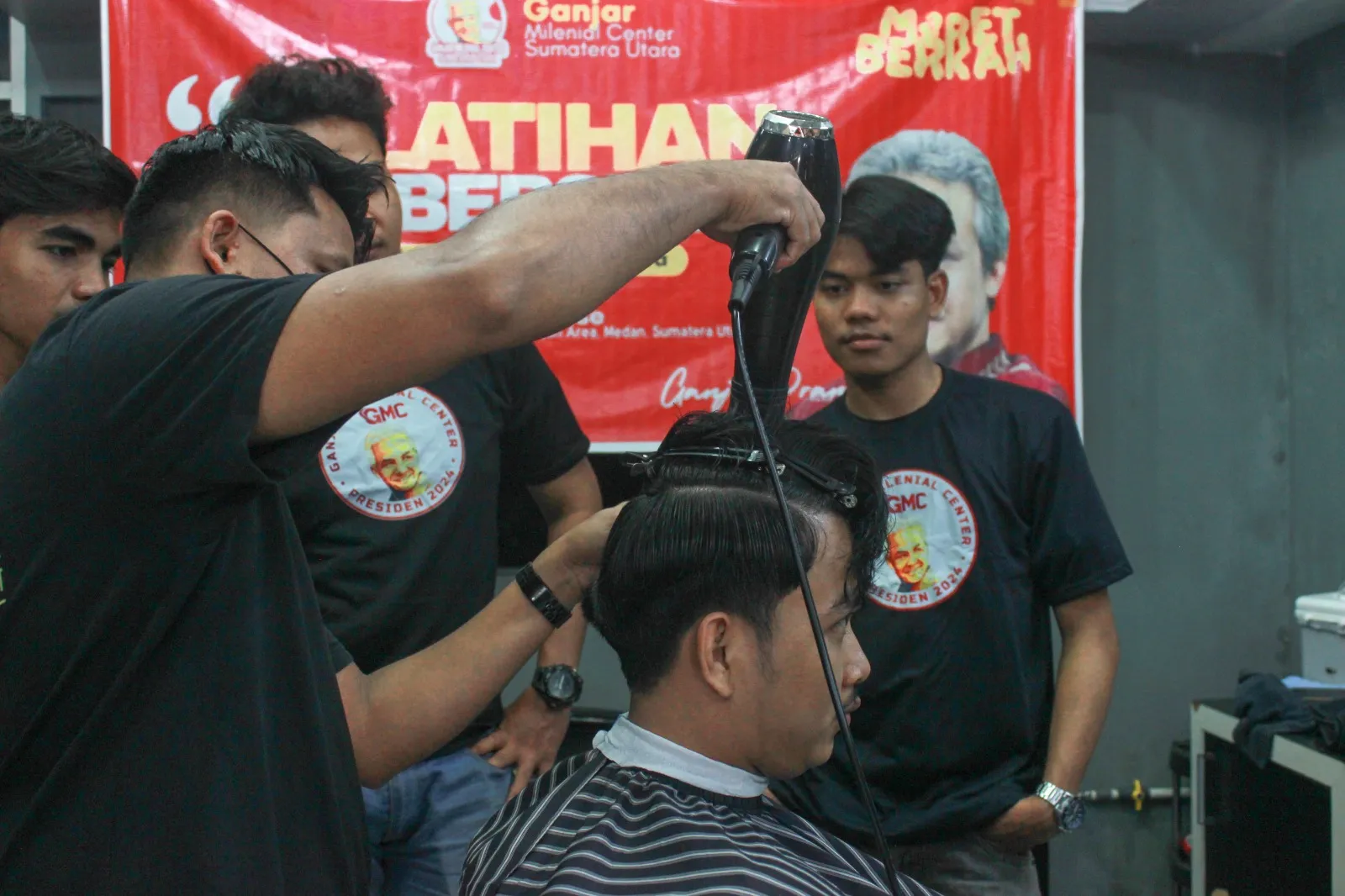 Ganjar Milenial Center Sumut Gelar Kegiatan Pelatihan Barbershop