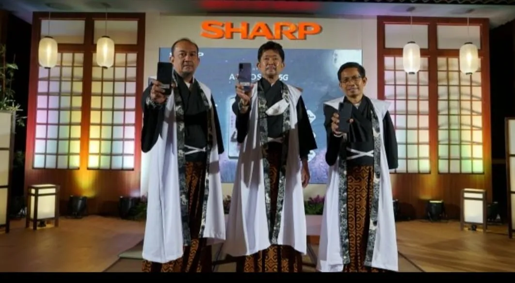 Sharp Luncurkan Smartphone 5G Layar Lebar