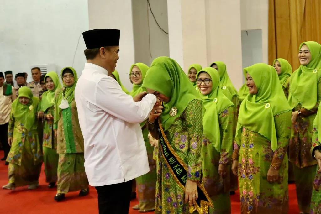 Bupati Madina dan Hj Eli Mahrani, Kisah Sukses Suami di Balik Istri