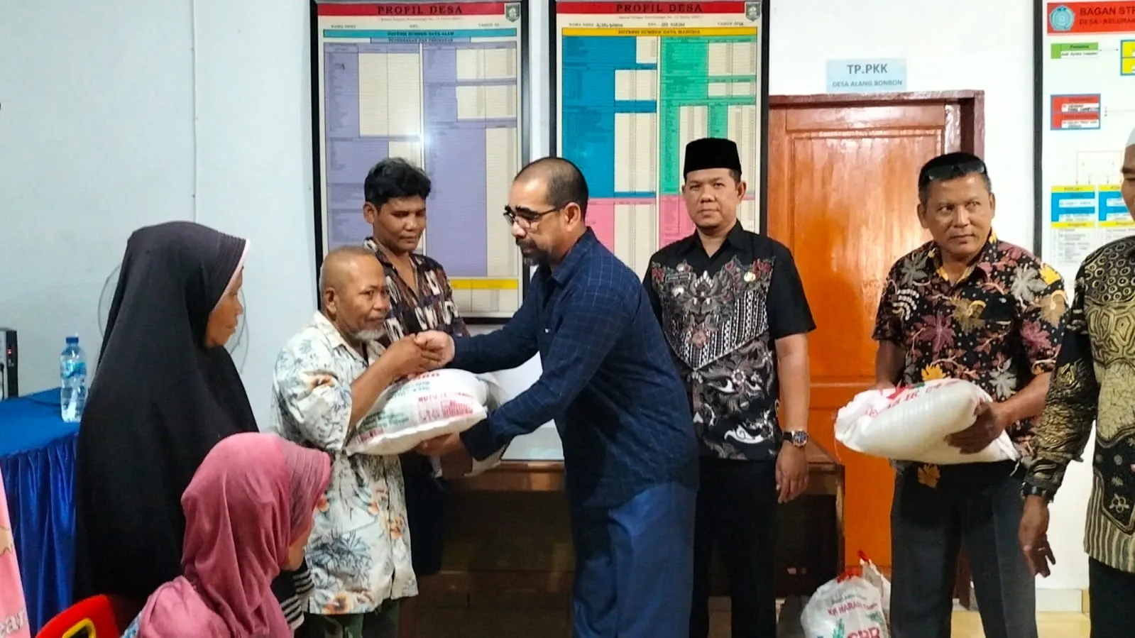 PASSAK Kembali Salurkan Bantuan Beras Warga Kurang Mampu