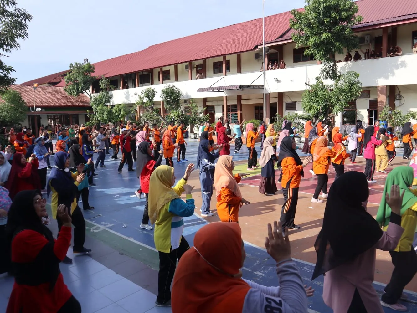 Perayaan Hari Guru Di MAN 2 Model Meriah