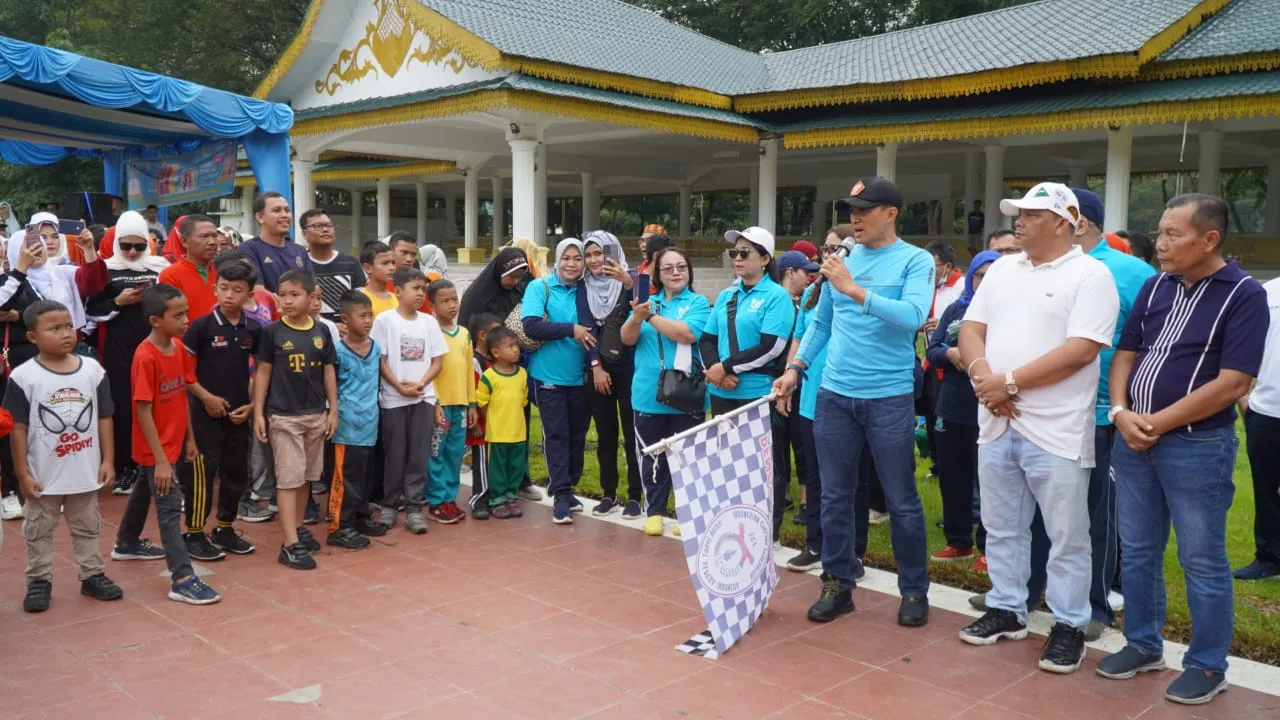 Gerak Jalan Peringati HKN Ke-58 Meriah