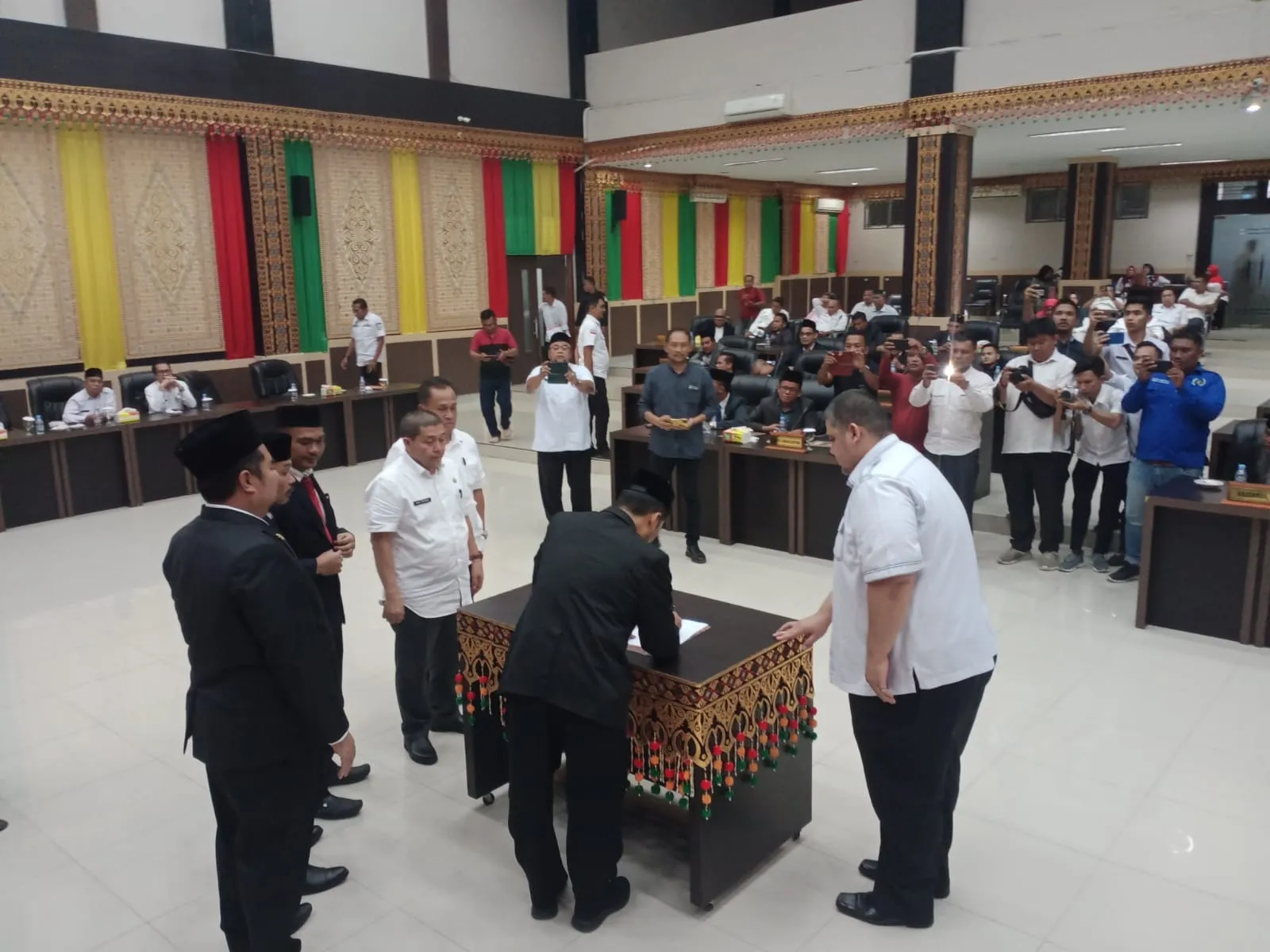 4 Fraksi DPRK Setujui Qanun APBK Agara 2023 Rp 1,209 Triliun