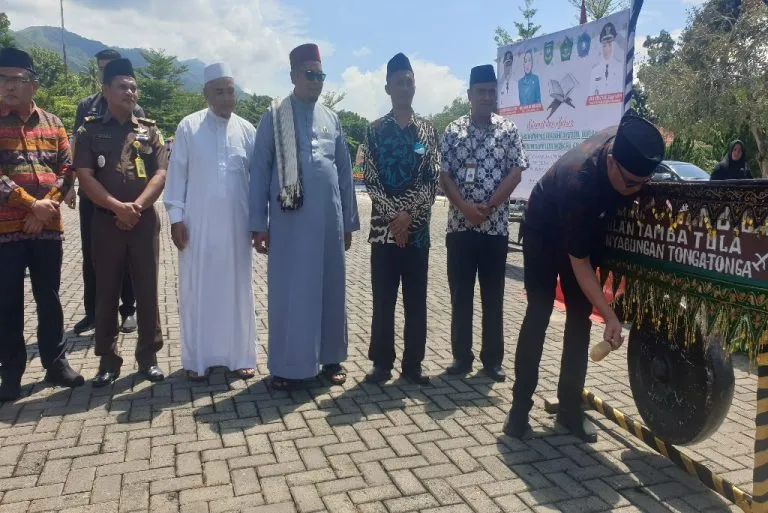 Bupati Buka MTQ Madina, Harapkan Generasi Islami