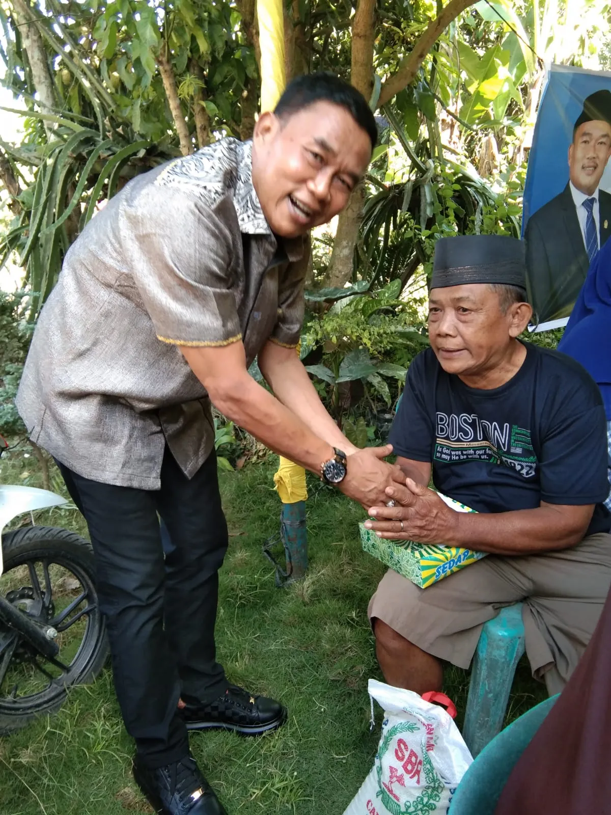 H. Santoso Reses di Rahuning II, Berikan Tali Asih 30 Anak Yatim Dan Duafa