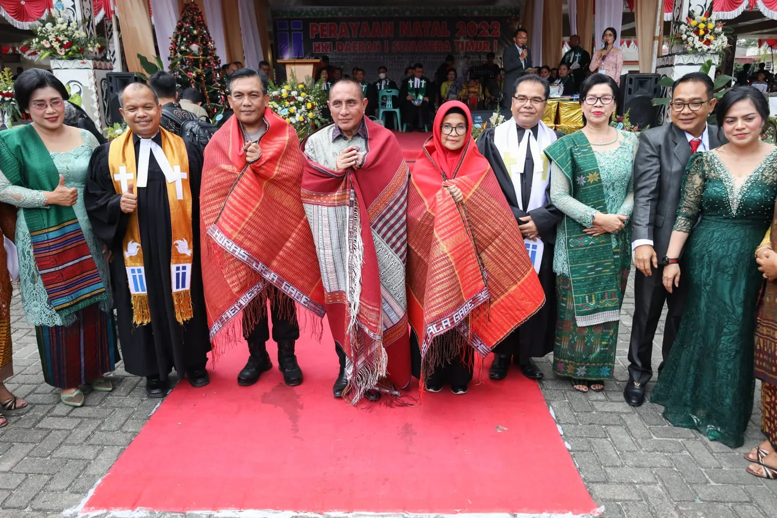 Gubsu - Kapolda Dan Wali Kota Siantar Hadiri Natal HKI