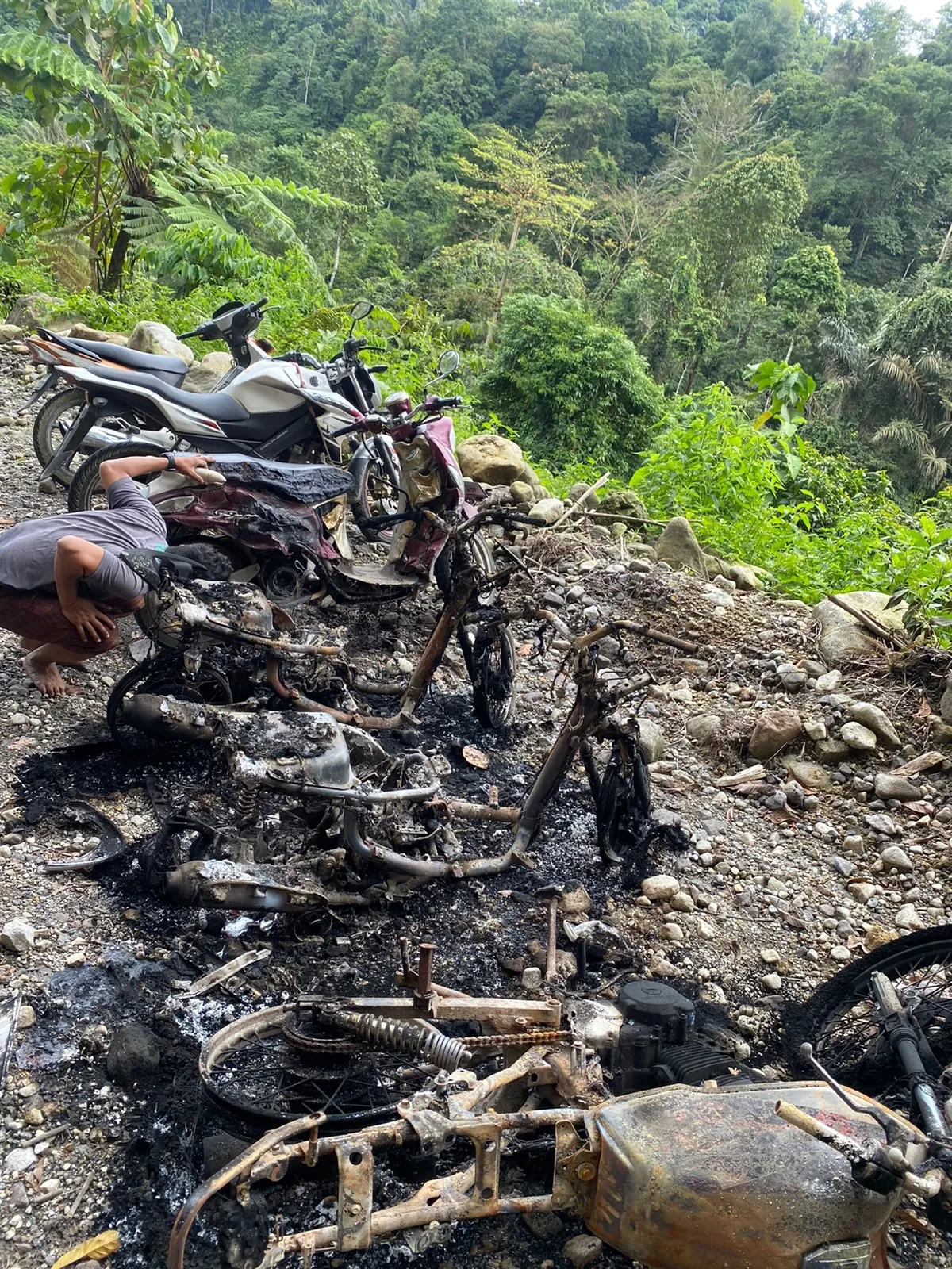 4 Sepeda Motor Pengunjung Wisata Hangus Dibakar OTK