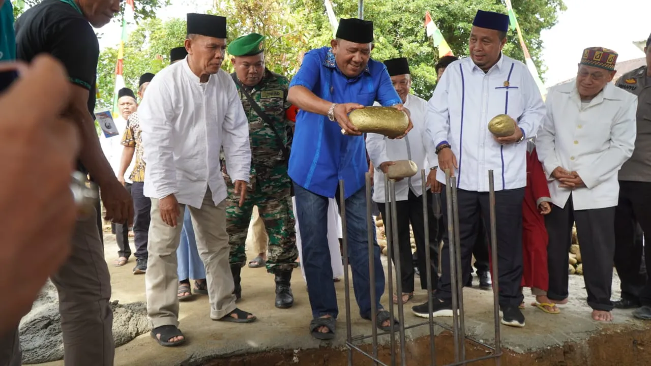 Syah Afandin Letakkan Batu Pertama Pembangunan Masjid Raya Di Salapian
