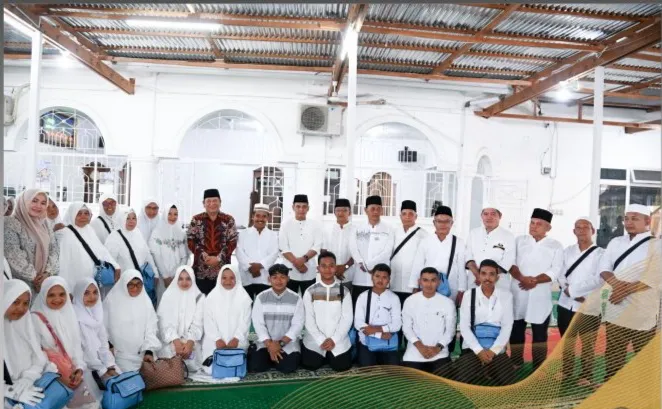 Wali Kota P.Sidempuan Lepas 40 Jemaah Umroh PT GSN