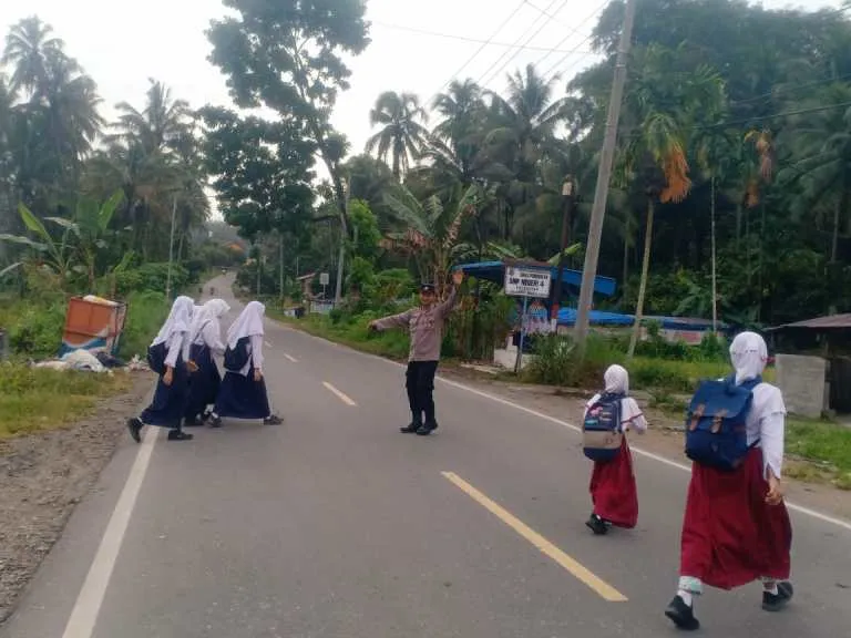 Aksi Simpatik Atur Kelancaran Lalin