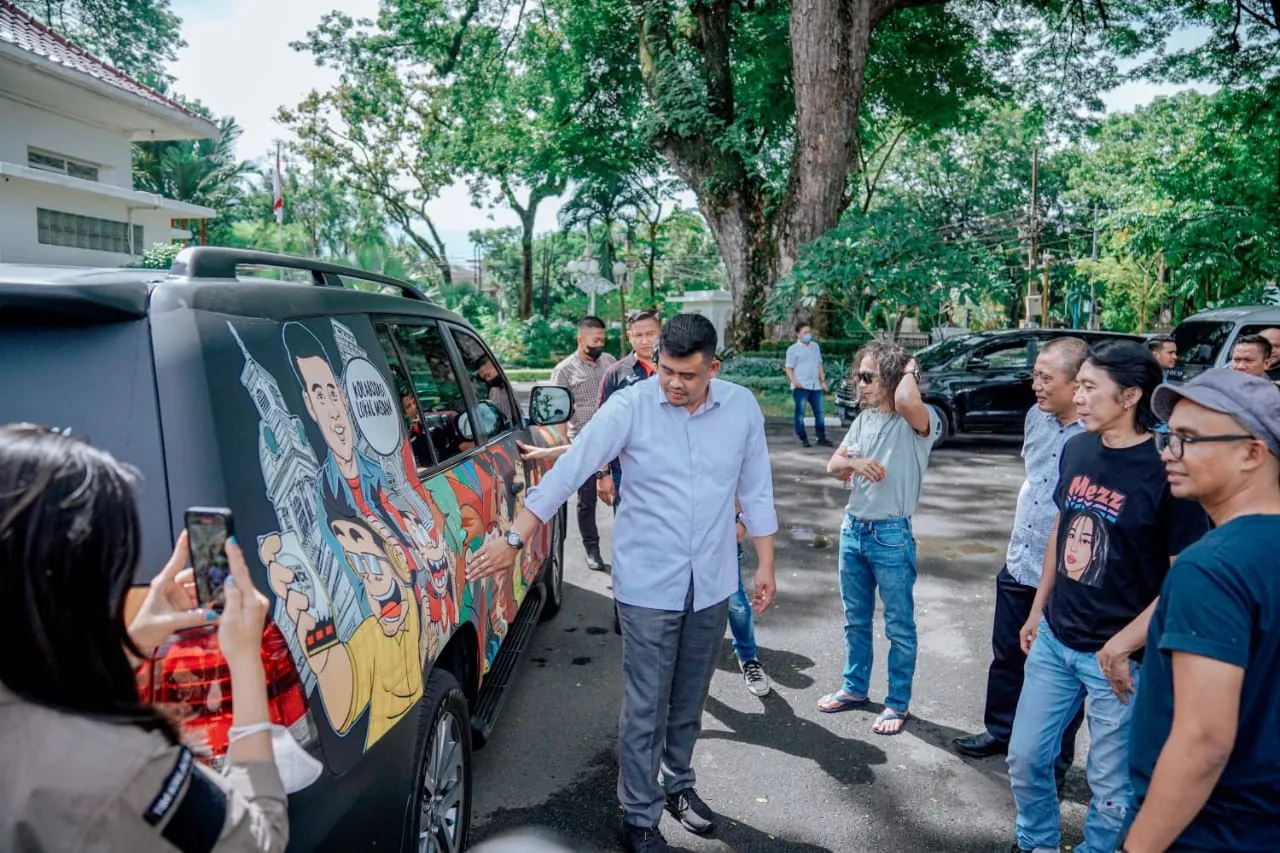 Tertarik Mobil Dinas Bobby Dilukis Mural, Lambert: Saya Akan Beri Contoh Kepada Pemerintah Belanda