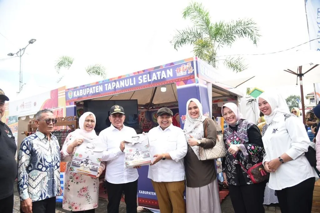 Gubsu Edy Rahmayadi Apresiasi  Stand  UMKM Pemkab Tapsel