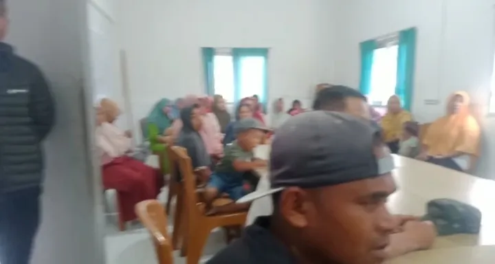 Puluhan Ibu Penambang Batu  'Serbu' PT Jaya Kontruksi