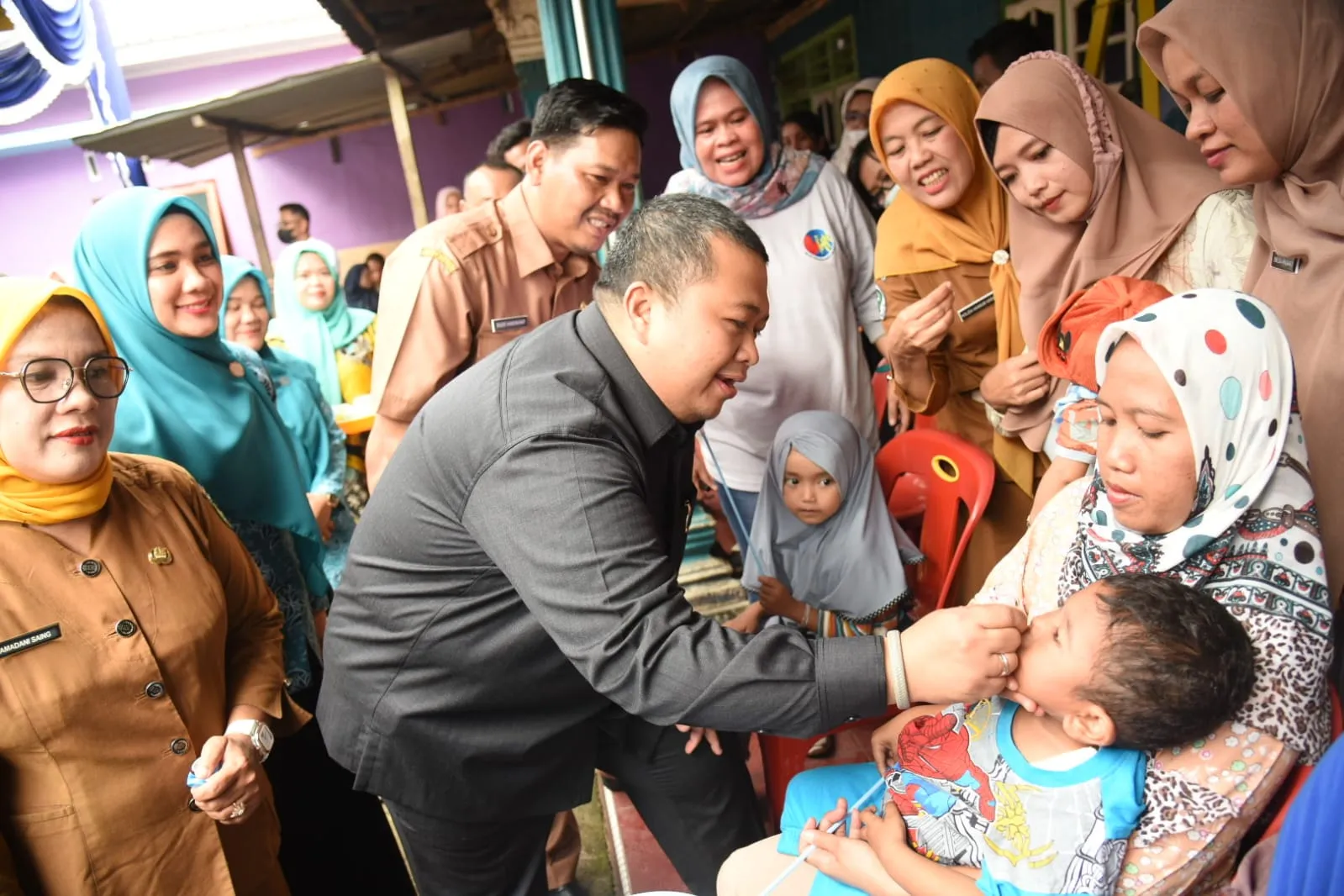 Bupati Tapsel - Ketua TP PKK Canangkan Sub PIN Polio Anak
