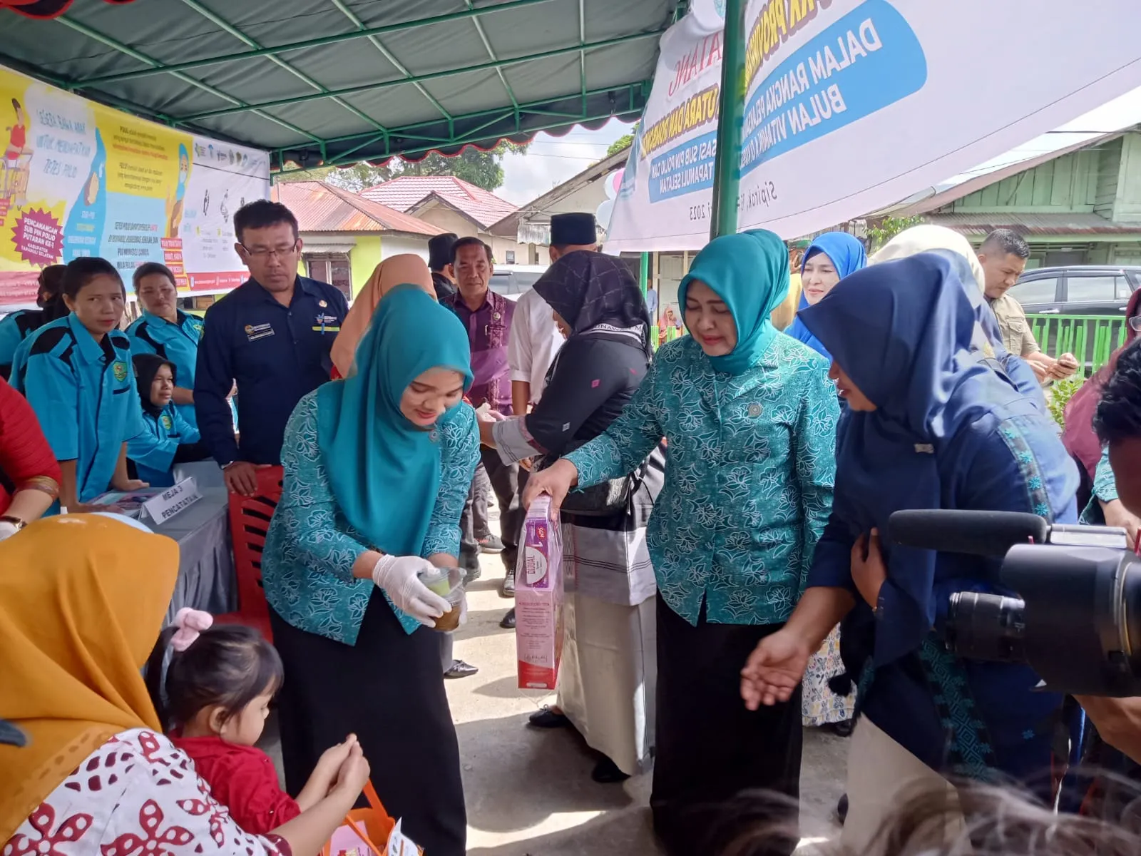 Ketua PKK Sumut - PKK Tapsel Tinjau Pelaksanaan Sub PIN Polio