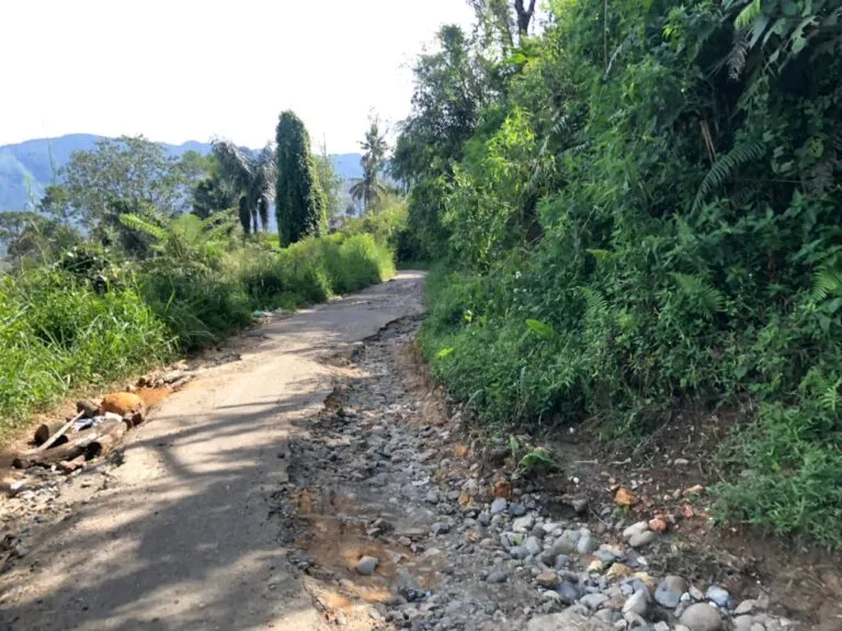 PT SMGP Perbaiki Jalan