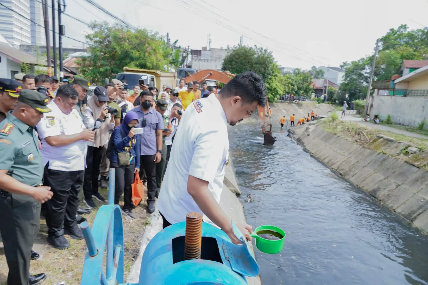 Minta Masyarakat Buang Sampah Pada Tempatnya, Jangan Ke Sungai