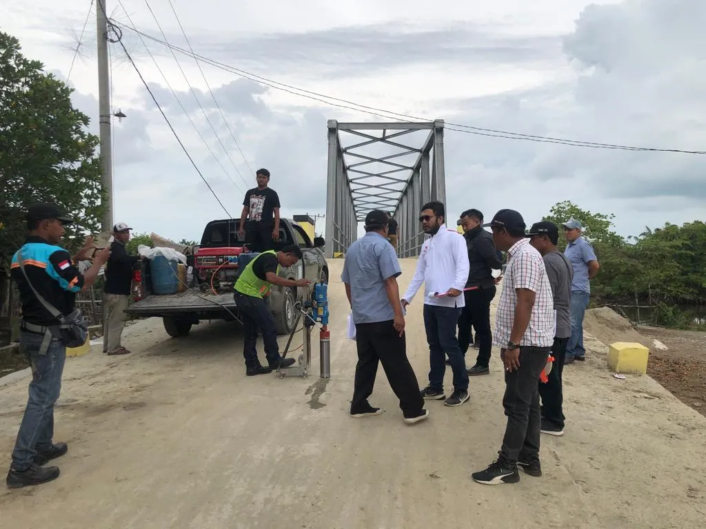 Jembatan Desa Pasar Rawa Selesai, Warga  Syukuran
