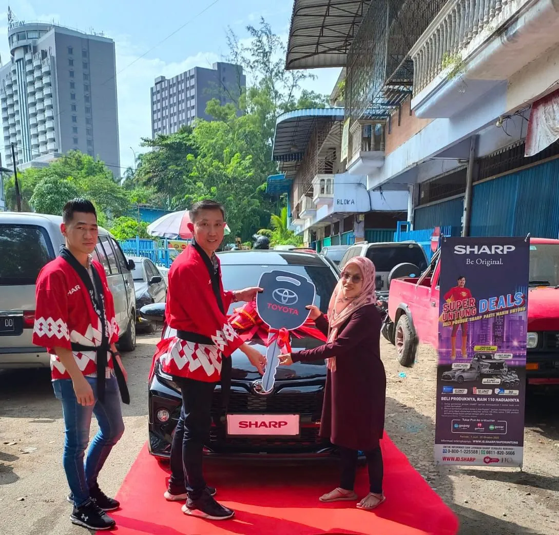 Sharp Serahkan 1 Unit Mobil Pemenang Program Super Untung Deals 2022