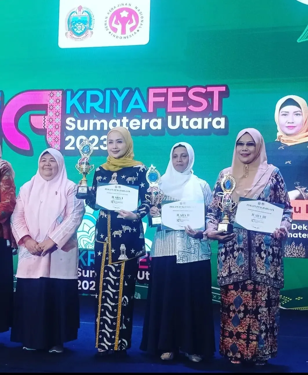 Dekranasda Tapsel Raih Penghargaan Ajang Kriya Fest 2023
