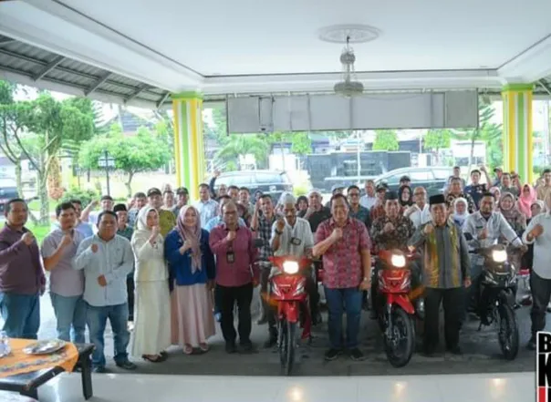 Wali Kota Sidempuan Serahkan 37 Unit Kenderaan Dinas Lurah