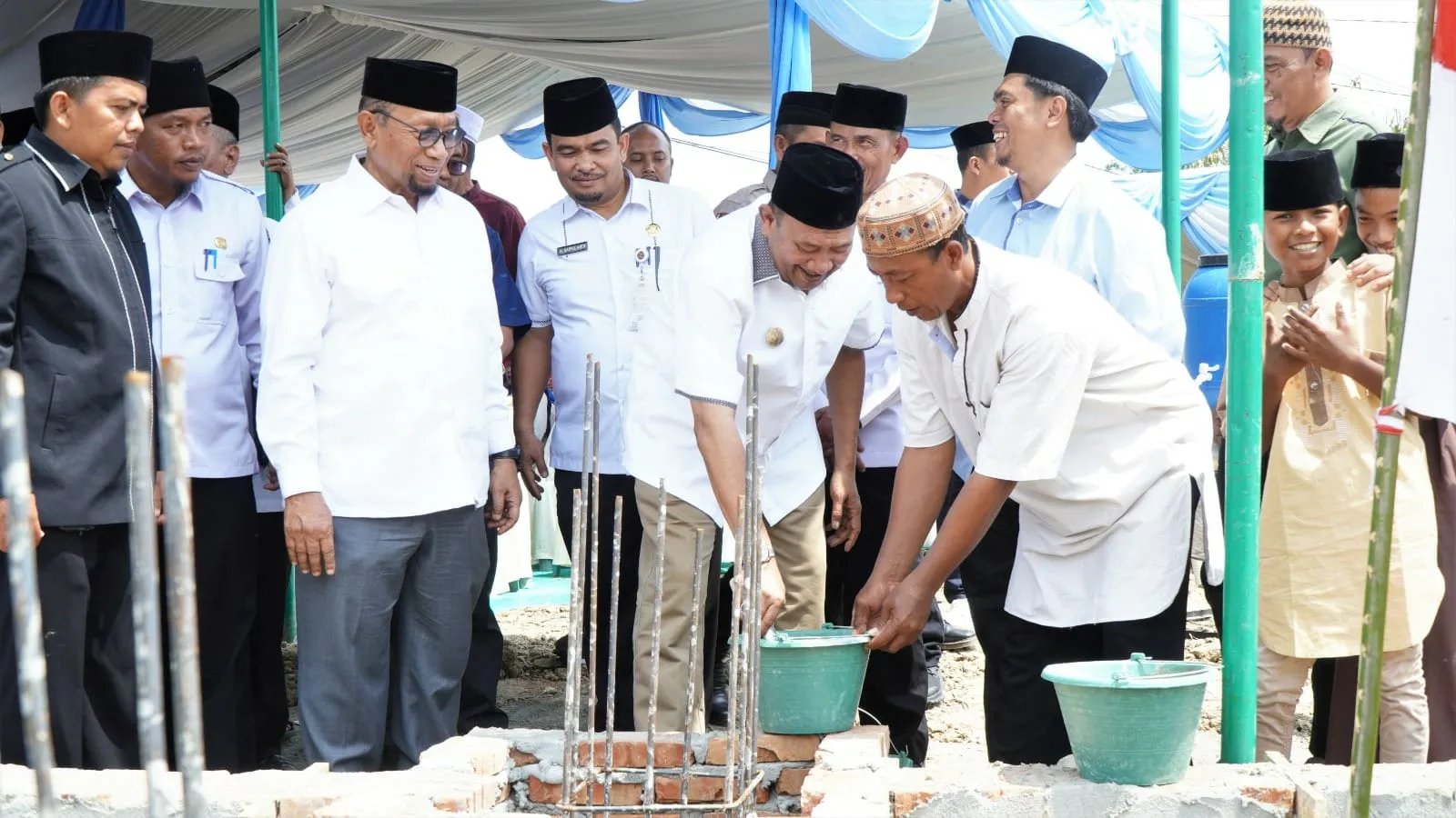 Syah Afandin Letakan Batu Pertama Pembangunan Masjid Haimah Abdul Hamid