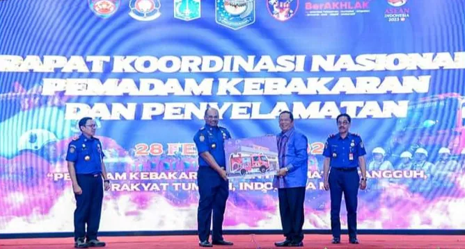 Pemko Sidempuan Terima Hibah Dirjen Kemendagri 3 Unit Mobil Damkar , 1 Ambulance
