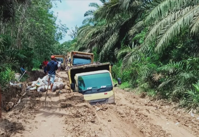 Jalan Hancur Lebur  Diperbaiki Tahun Depan
