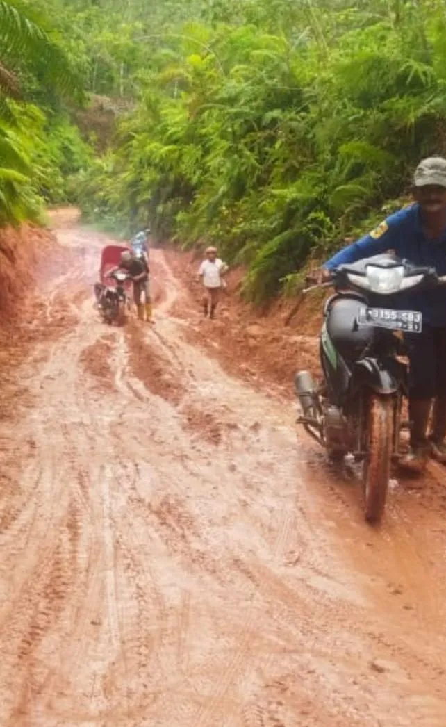 Warga Kecewa Jalan Hancur  Lebur Dikerjakan Tahun Depan