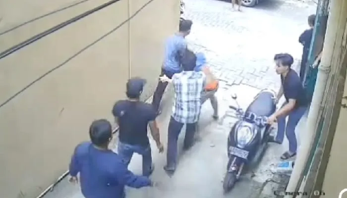 Viral Di Medsos, Seorang Pria Dihajar Sejumlah Preman Hingga Tewas