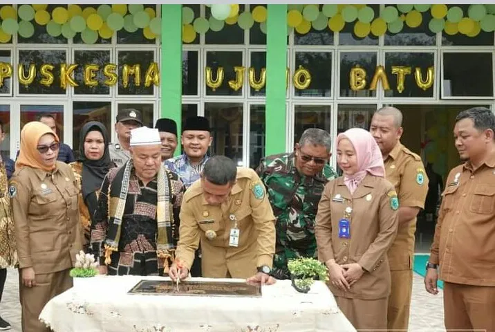 Bupati Paluta Resmikan Gedung Puskesmas Ujung Batu