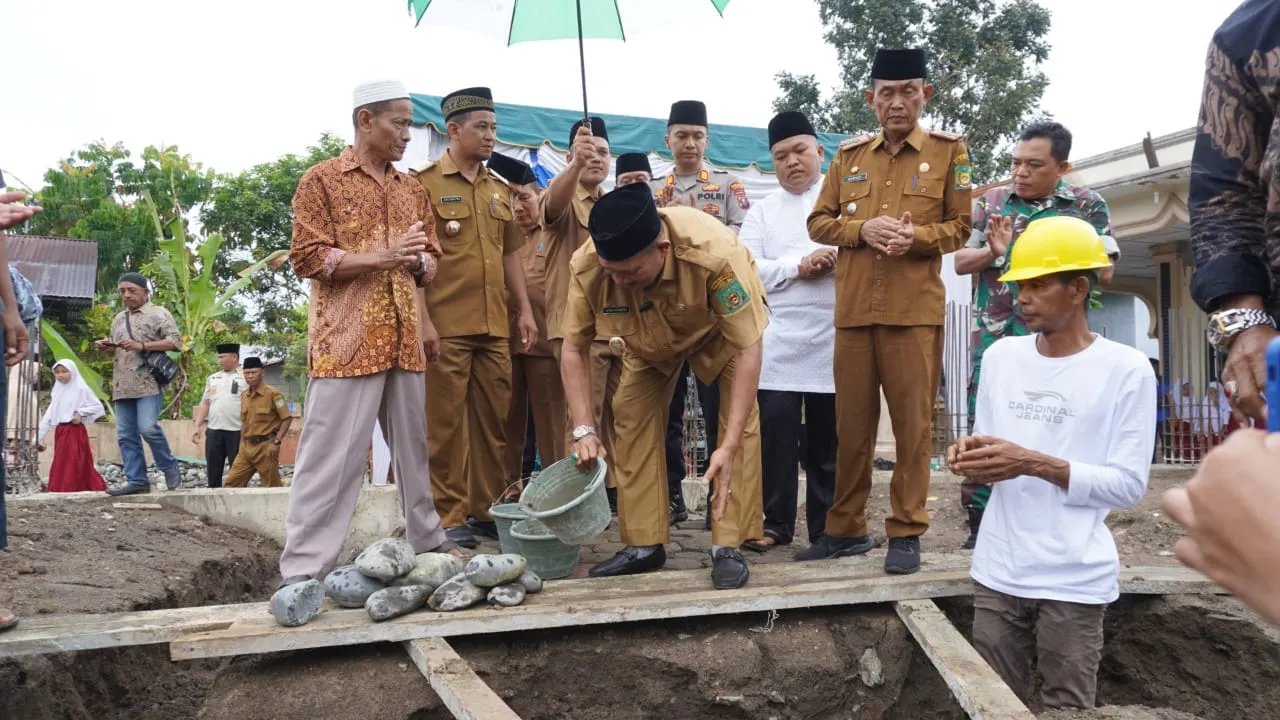 Syah Afandin Letakan Batu Pertama Pembangunan Masjid Raya Al Ikhlas Banyumas