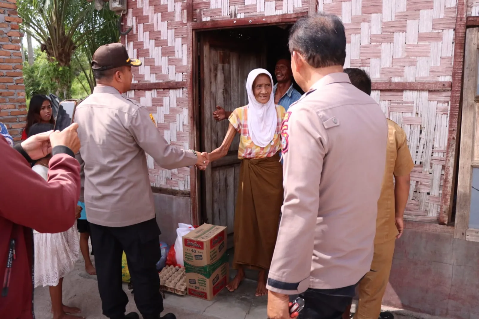 Safari Ramadhan, Kapolres Serdang Bedagai Berikan Bantuan Sosial