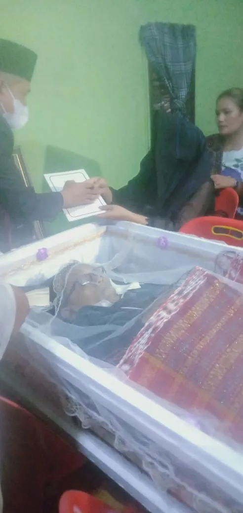 Bupati Batu Bara Melayat Rumah Duka Gomgom Parluhutan Manurung
