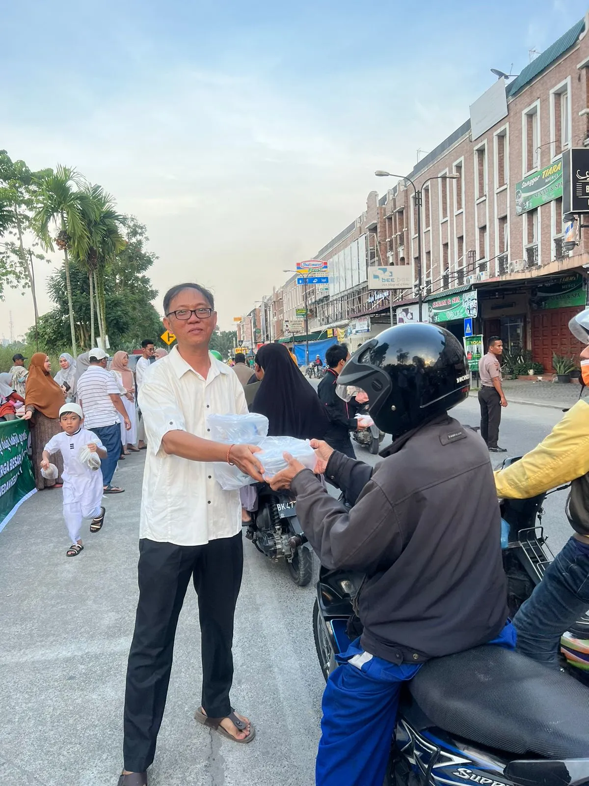 Warga Merci Kembali Berbagai Takjil