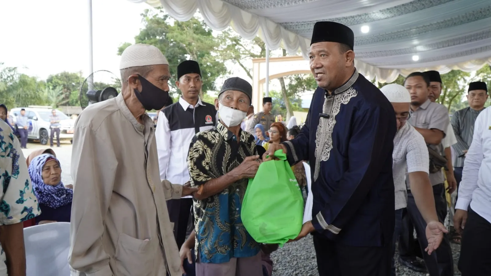 Safari Ramadhan Ke Selesai, Syah Afandin Berikan Bantuan Rp 20 Juta & Paket Sembako