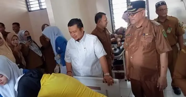 Bupati Tapsel Tinjau Khitan Massal di RSUD Pintu Padang