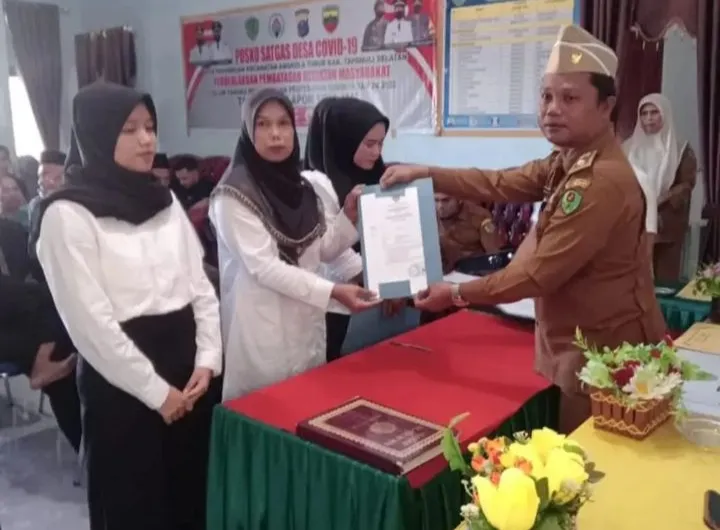 Kades Panompuan Tapsel Lantik 3 Perangkat Desa