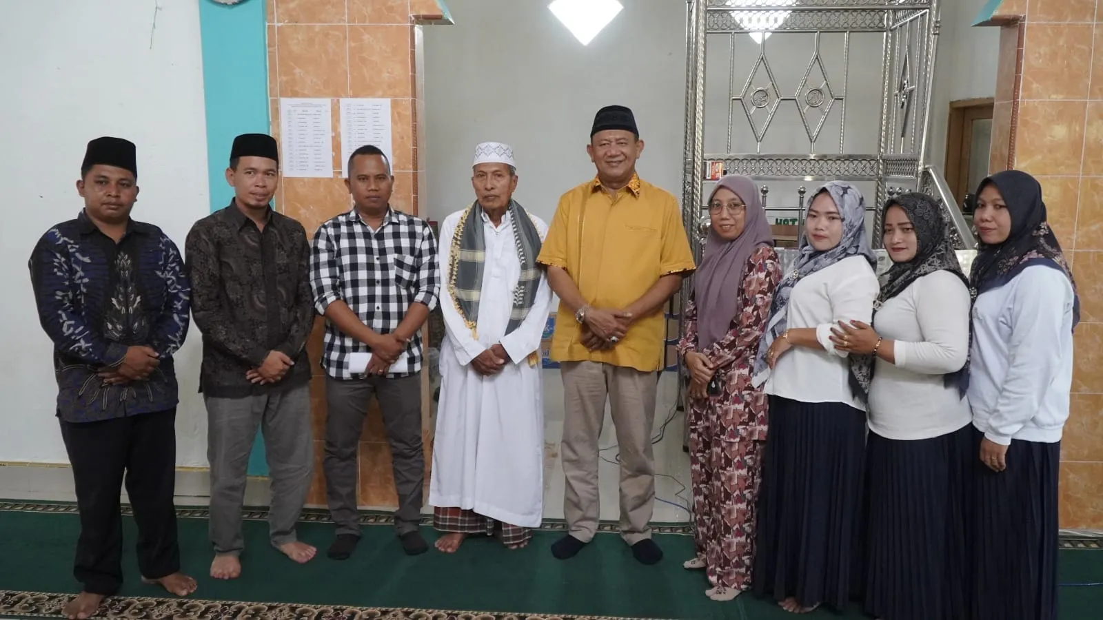 Syah Afandin Serahkan Ratusan Paket Sembako  PKS Mulia Tani Jaya