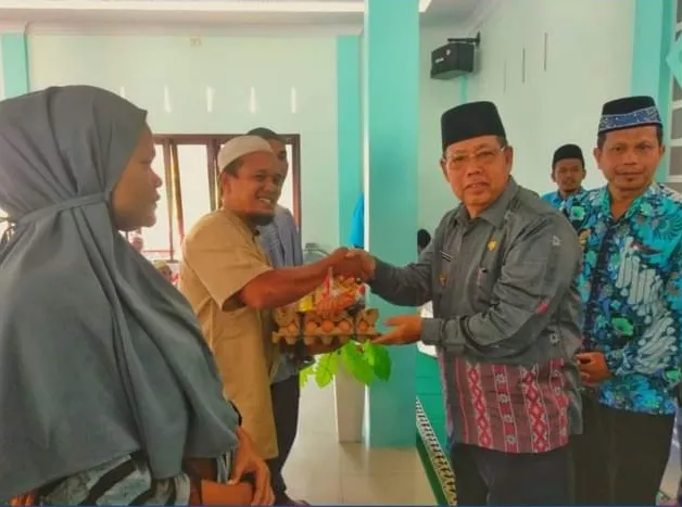 Wawako Sidempuan Hadiri Pembagian Sembako Gratis